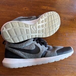 Nike Rosche Run Tech Fleece 9.5